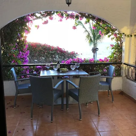 Casa Blanca - Sea View - First Line Apartament *