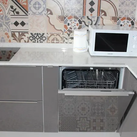 Casa Blanca - Sea View - First Line Apartament *